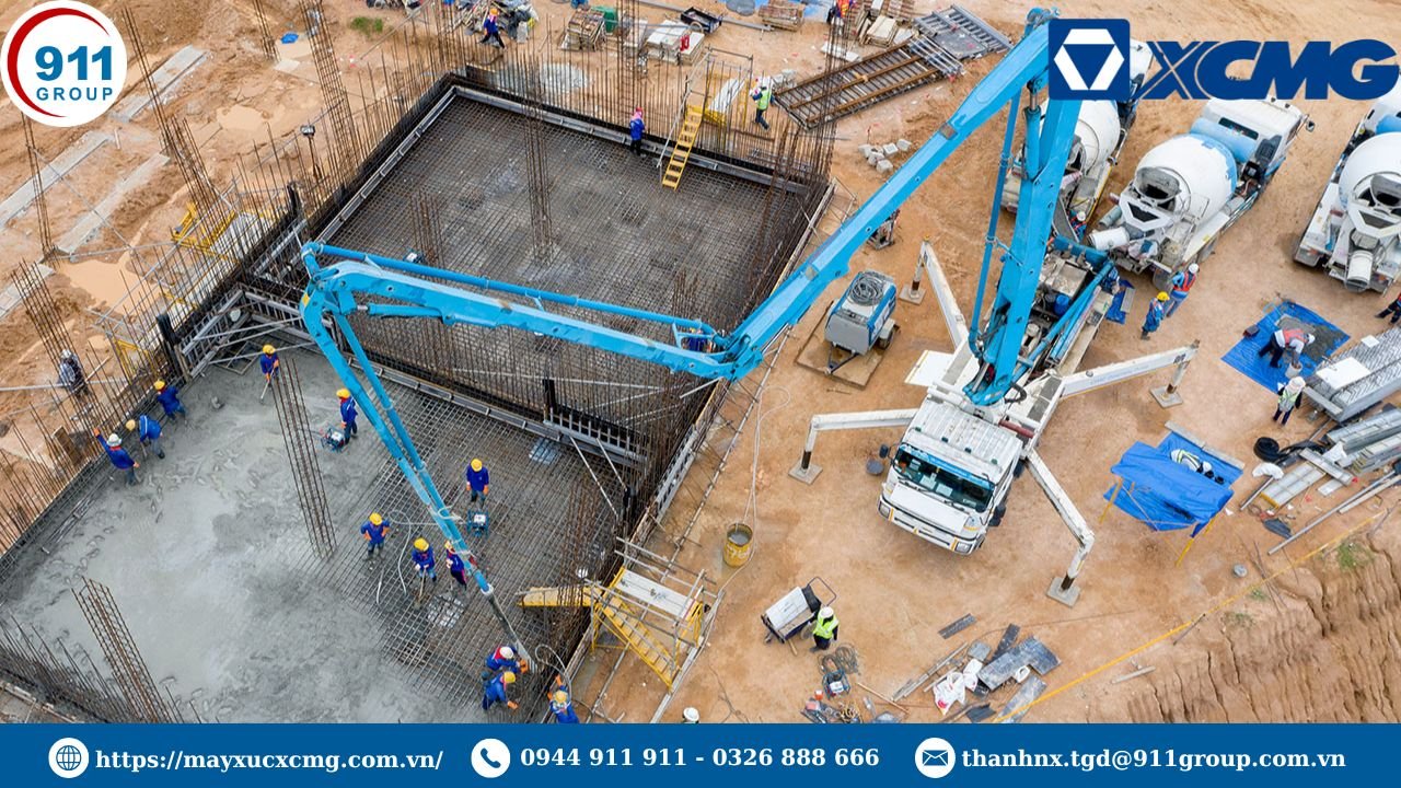 Xe bơm bê tông vận hành tại công trình