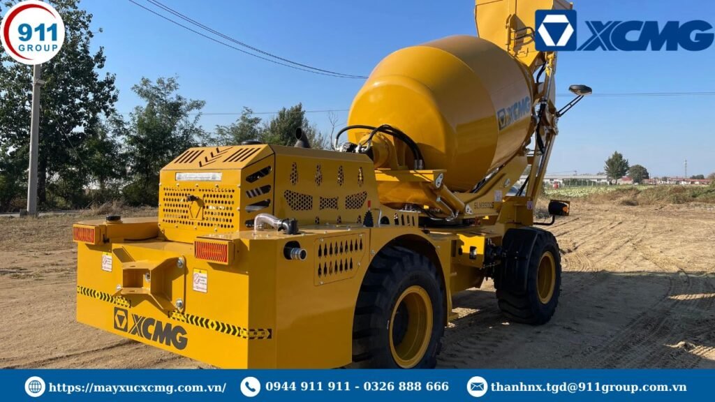 Xe trộn bê tông tự nạp