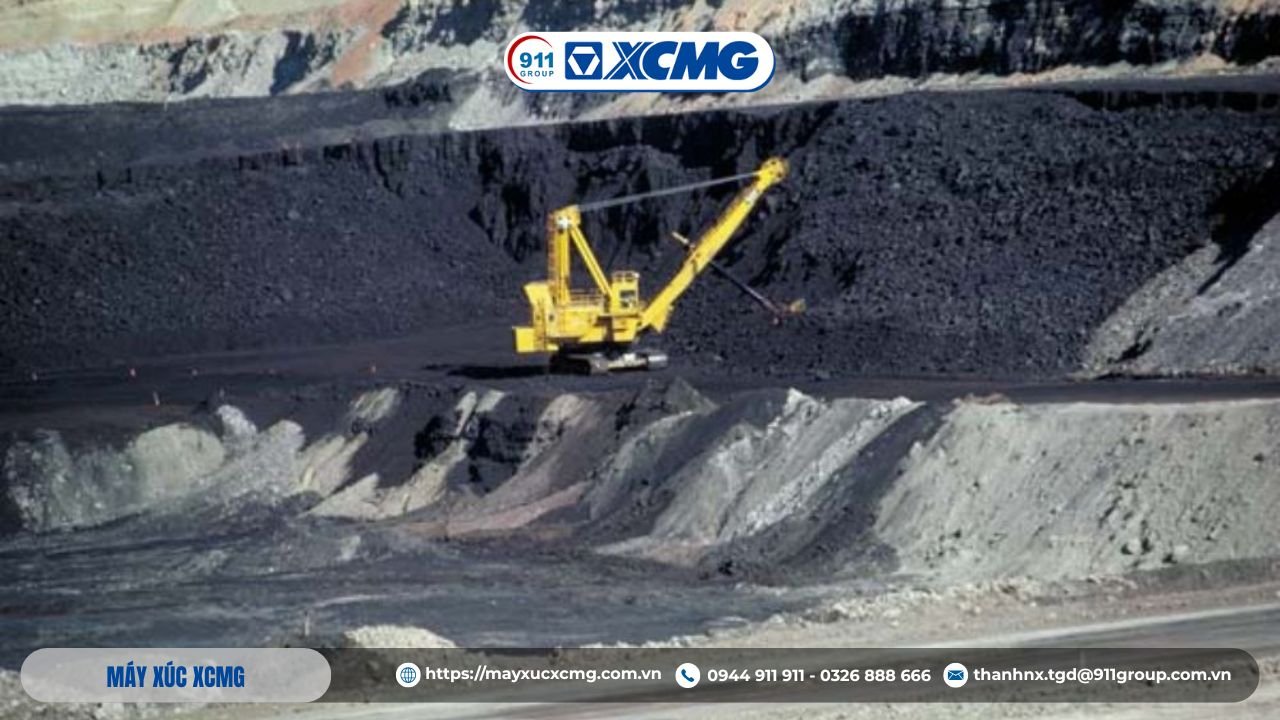 Hình ảnh khai thác mỏ theo khoan dẫn hướng để phá vỡ khối đá lớn 